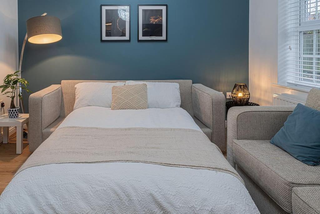 Ground Floor Full Apartment, Beverley, *