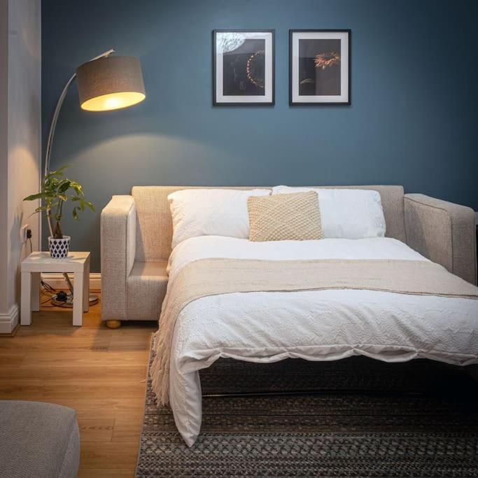 Ground Floor Full Apartment, Beverley,