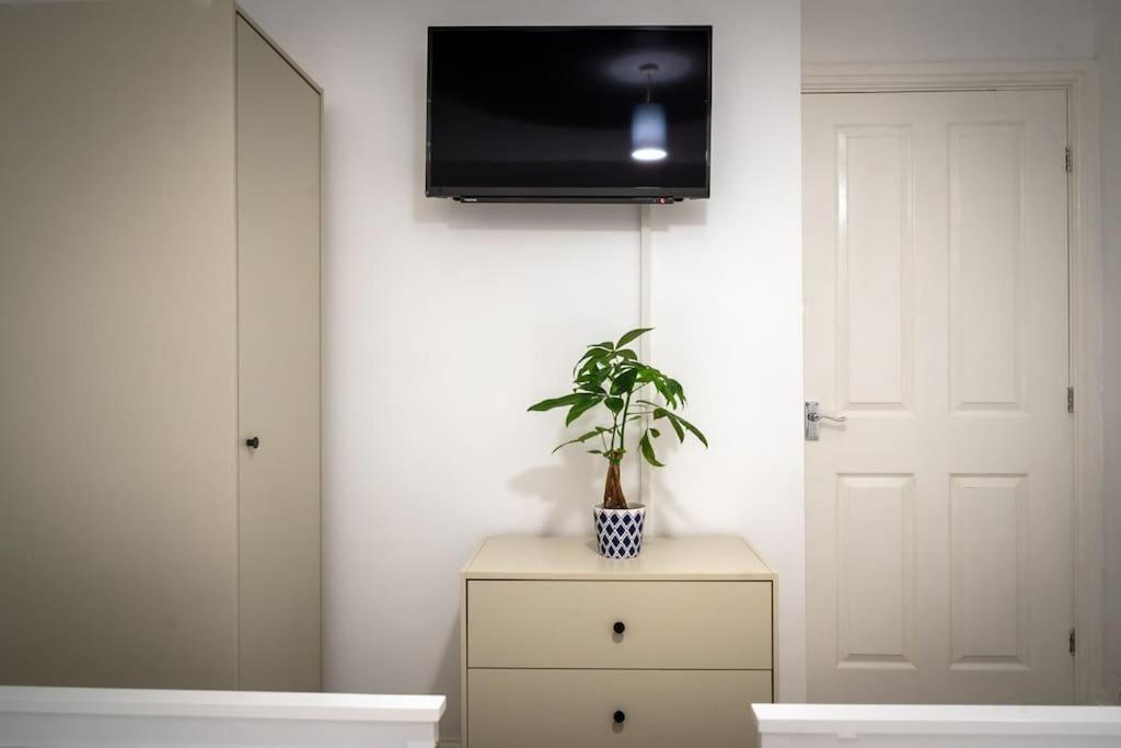 Ground Floor Full Apartment, Beverley,