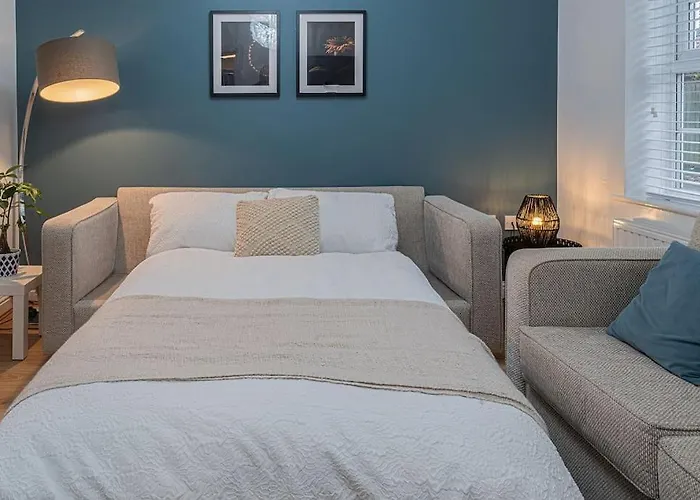 Ground Floor Full Apartment, Central Beverley,