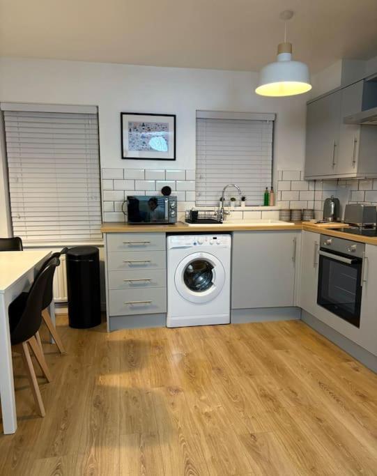 Апартаменты Ground Floor Full Apartment, Beverley, *