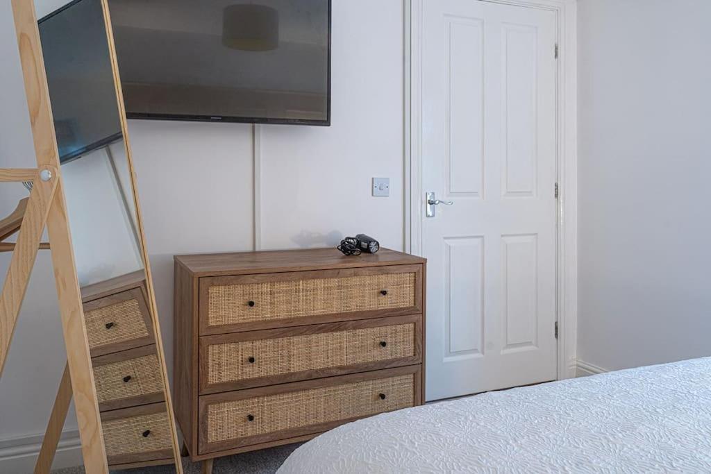 Ground Floor Full Apartment, Beverley, Беверли